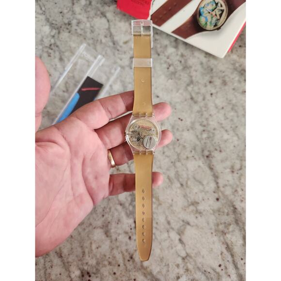 Swatch Artist collection Watch "Lipstick" GK243 new old stock in box with papers - Picture 9 of 12